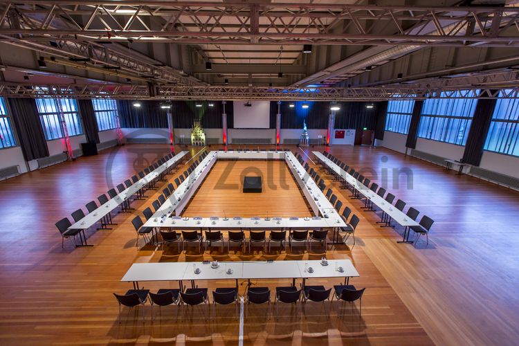 Im Veranstaltungssaal im Obergeschoss der ehemaligen Lesebandhalle finden heute Kongresse, Messen und Konzerte statt. Bis in die 1960er Jahre lasen hier Bergleute an fünf Lesebändern von Hand die großen Gesteinsstücke aus dem Rohkohlegemisch.

Ort: Areal A [Schacht XII], Halle 12 [A12]