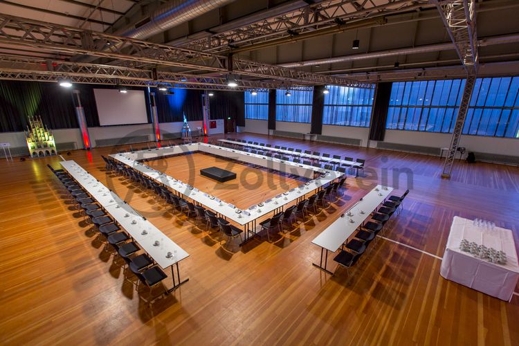 Im Veranstaltungssaal im Obergeschoss der ehemaligen Lesebandhalle finden heute Kongresse, Messen und Konzerte statt. Bis in die 1960er Jahre lasen hier Bergleute an fünf Lesebändern von Hand die großen Gesteinsstücke aus dem Rohkohlegemisch.