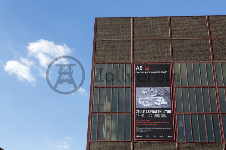 Vom 17. Mai bis 29. Juni 2014 präsentierten die anonymen Künstler der Düsseldorfer Gruppe „Zelle Asphaltkultur“ in der Halle 8 [A8] ihre Werke und zeigten die unbequeme und ungenehmigte Interventionskunst, die sonst im öffentlichen Raum zu sehen ist, mit Videos, Drucken, Installationen und Collagen.

In der heutigen Ausstellungshalle [A8] produzierten früher Kompressoren Hochdruck, der zum Betrieb von Loks und anderen Großgeräten unter Tage verwendet wurde.

Die Architekten Fritz Schupp und Martin Kremmer wählten für die Konstruktion der Gebäude auf Schacht XII die Stahlskelettbauweise mit den Materialien Ziegel, Stahl und Drahtglas. Die Außenwände sind von der tragenden Funktion befreit – für die Statik sorgen Stahlportalrahmen im Inneren der Gebäude. Die horizontal, vertikal oder diagonal angeordneten Fensterbänder deuten von außen die Ebenen und Funktions- bzw. Produktionsverläufe an.

Areal A [Schacht XII], Halle 8 [A8]