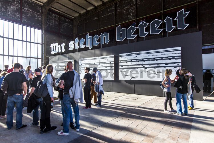 Vom 17. Mai bis 29. Juni 2014 präsentierten die anonymen Künstler der Düsseldorfer Gruppe „Zelle Asphaltkultur“ in der Halle 8 [A8] ihre Werke und zeigten die unbequeme und ungenehmigte Interventionskunst, die sonst im öffentlichen Raum zu sehen ist, mit Videos, Drucken, Installationen und Collagen.

In der heutigen Ausstellungshalle [A8] produzierten früher Kompressoren Hochdruck, der zum Betrieb von Loks und anderen Großgeräten unter Tage verwendet wurde.

Areal A [Schacht XII], Halle 8 [A8]