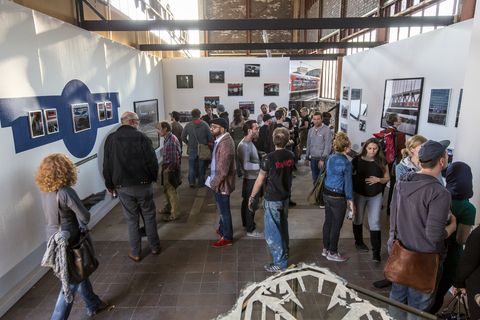 Vom 17. Mai bis 29. Juni 2014 präsentierten die anonymen Künstler der Düsseldorfer Gruppe „Zelle Asphaltkultur“ in der Halle 8 [A8] ihre Werke und zeigten die unbequeme und ungenehmigte Interventionskunst, die sonst im öffentlichen Raum zu sehen ist, mit Videos, Drucken, Installationen und Collagen.

In der heutigen Ausstellungshalle [A8] produzierten früher Kompressoren Hochdruck, der zum Betrieb von Loks und anderen Großgeräten unter Tage verwendet wurde.

Areal A [Schacht XII], Halle 8 [A8]