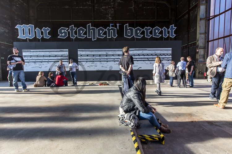 Vom 17. Mai bis 29. Juni 2014 präsentierten die anonymen Künstler der Düsseldorfer Gruppe „Zelle Asphaltkultur“ in der Halle 8 [A8] ihre Werke und zeigten die unbequeme und ungenehmigte Interventionskunst, die sonst im öffentlichen Raum zu sehen ist, mit Videos, Drucken, Installationen und Collagen.

In der heutigen Ausstellungshalle [A8] produzierten früher Kompressoren Hochdruck, der zum Betrieb von Loks und anderen Großgeräten unter Tage verwendet wurde.

Areal A [Schacht XII], Halle 8 [A8]