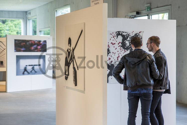 Seit 2006 versammeln die Veranstalter der contemporary art ruhr (C.A.R.) zweimal im Jahr Galerien und Künstler der aktuellen Kunstszene auf dem Welterbe Zollverein. Seit 2013 ist das preisgekrönte SANAA-Gebäude Veranstaltungsort der Medienkunstmesse im Frühsommer. Die Herbstausgabe der C.A.R., die innovative Kunstmesse, findet im Oktober 2015 in fünf verschiedenen Hallen auf dem Welterbe-Gelände statt.

Gebaut 2006 nach dem Entwurf des japanischen Architekturbüros SANAA (Sejima and Nishizawa and Associates) der Architekten Kazuyo Sejima und Ryue Nishizawa, besteht der 34 Meter hohe und jeweils 35 Meter lange Kubus aus fünf Etagen inklusive eines Dachgartens. 132 wie zufällig angeordnete Fensteröffnungen bewirken eine besondere Lichtatmosphäre im Gebäudeinneren des SANAA-Gebäudes und sorgen für faszinierende Blicke nach draußen. 2010 erhielten die beiden Architekten den Pritzker-Preis, die weltweit höchste Auszeichnung für Architekten. Seit Anfang 2010 wird das SANAA-Gebäude zudem vom Fachbereich Gestaltung der Folkwang Universität der Künste und als Veranstaltungsort genutzt. 

Areal A [Schacht XII], SANAA-Gebäude [A35]