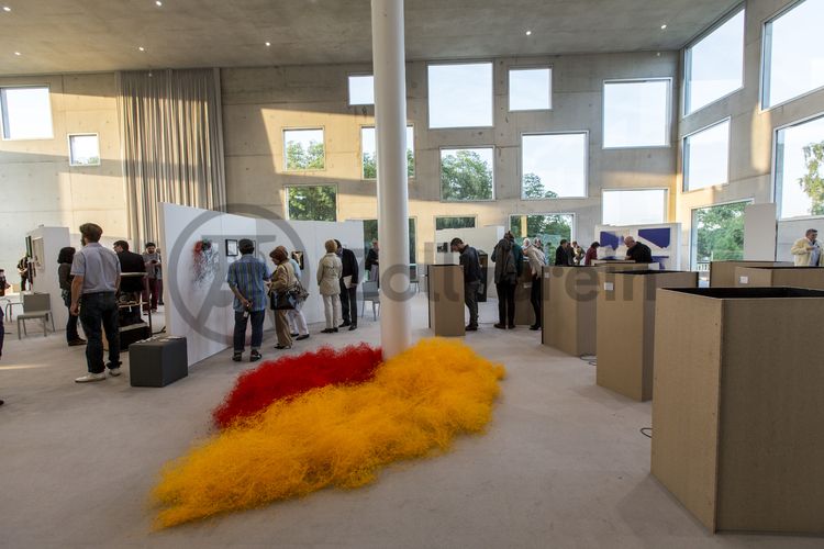 Seit 2006 versammeln die Veranstalter der contemporary art ruhr (C.A.R.) zweimal im Jahr Galerien und Künstler der aktuellen Kunstszene auf dem Welterbe Zollverein. Seit 2013 ist das preisgekrönte SANAA-Gebäude Veranstaltungsort der Medienkunstmesse im Frühsommer. Die Herbstausgabe der C.A.R., die innovative Kunstmesse, findet im Oktober 2015 in fünf verschiedenen Hallen auf dem Welterbe-Gelände statt.

Gebaut 2006 nach dem Entwurf des japanischen Architekturbüros SANAA (Sejima and Nishizawa and Associates) der Architekten Kazuyo Sejima und Ryue Nishizawa, besteht der 34 Meter hohe und jeweils 35 Meter lange Kubus aus fünf Etagen inklusive eines Dachgartens. 132 wie zufällig angeordnete Fensteröffnungen bewirken eine besondere Lichtatmosphäre im Gebäudeinneren des SANAA-Gebäudes und sorgen für faszinierende Blicke nach draußen. 2010 erhielten die beiden Architekten den Pritzker-Preis, die weltweit höchste Auszeichnung für Architekten. Seit Anfang 2010 wird das SANAA-Gebäude zudem vom Fachbereich Gestaltung der Folkwang Universität der Künste und als Veranstaltungsort genutzt.