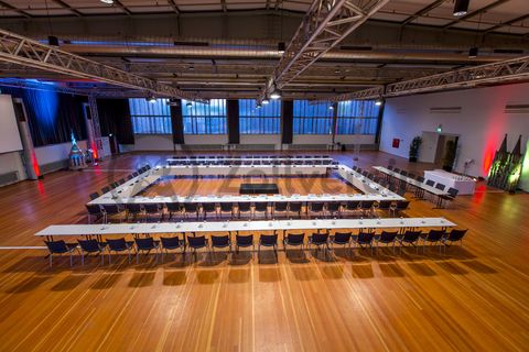 Im Foyer und im großen Saal im Obergeschoss der ehemaligen Lesebandhalle finden heute Kongresse, Messen und Konzerte statt. Bis in die 1960er Jahre lasen hier Bergleute an fünf Lesebändern von Hand die großen Gesteinsstücke aus dem Rohkohlegemisch.

Ort: Areal A [Schacht XII], Halle 12 [A12]