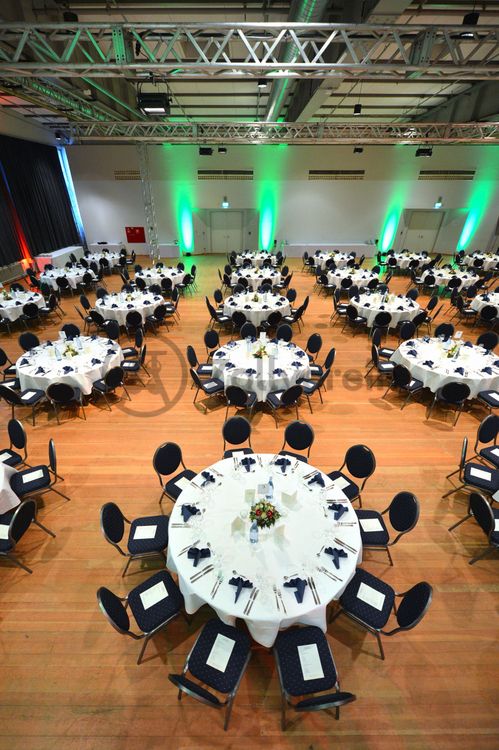 Im Foyer und im großen Saal im Obergeschoss der ehemaligen Lesebandhalle finden heute Kongresse, Messen und Konzerte statt. Bis in die 1960er Jahre lasen hier Bergleute an fünf Lesebändern von Hand die großen Gesteinsstücke aus dem Rohkohlegemisch.

Ort: Areal A [Schacht XII], Halle 12 [A12]