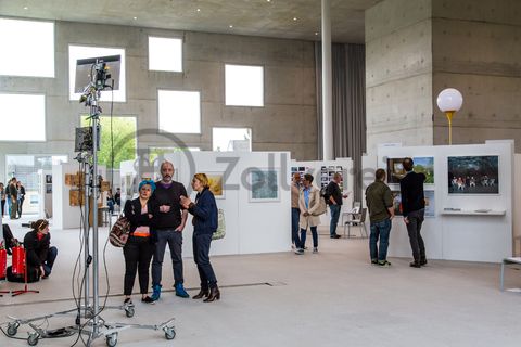 Seit 2006 versammeln die Veranstalter der contemporary art ruhr (C.A.R.) zweimal im Jahr Galerien und Künstler der aktuellen Kunstszene auf dem Welterbe Zollverein. Seit 2013 ist das preisgekrönte SANAA-Gebäude Veranstaltungsort der Medienkunstmesse im Frühsommer. Die Herbstausgabe der C.A.R., die innovative Kunstmesse, findet jeweils im Oktober in verschiedenen Hallen auf dem Welterbe-Gelände statt.

Gebaut 2006 nach dem Entwurf des japanischen Architekturbüros SANAA (Sejima and Nishizawa and Associates) der Architekten Kazuyo Sejima und Ryue Nishizawa, besteht der 34 Meter hohe und jeweils 35 Meter lange Kubus aus fünf Etagen inklusive eines Dachgartens. 132 wie zufällig angeordnete Fensteröffnungen bewirken eine besondere Lichtatmosphäre im Gebäudeinneren des SANAA-Gebäudes und sorgen für faszinierende Blicke nach draußen. 2010 erhielten die beiden Architekten den Pritzker-Preis, die weltweit höchste Auszeichnung für Architekten. Seit Anfang 2010 wird das SANAA-Gebäude für Lehrveranstaltungen der Folkwang Universität der Künste sowie für externe Veranstaltungen genutzt. 

Areal A [Schacht XII], SANAA-Gebäude [A35]