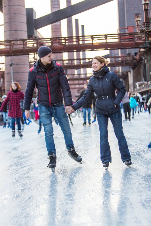 Das große Wasserbecken am ehemaligen Druckmaschinengleis auf der Kokerei Zollverein verwandelt sich im Winter in die 150 Meter lange Zollverein Eisbahn, die zum Freizeitvergnügen in faszinierender Atmosphäre einlädt. Allabendlich wird die Fläche mit der Installation „Monochromatic Red and Blue“ (1999) von Jonathan Speirs und Mark Major zu einem beeindruckenden Lichtkunstwerk.

Seit Dezember 2014 ist die Eisbahn um eine separate Fläche zum Eisstockschießen ergänzt.