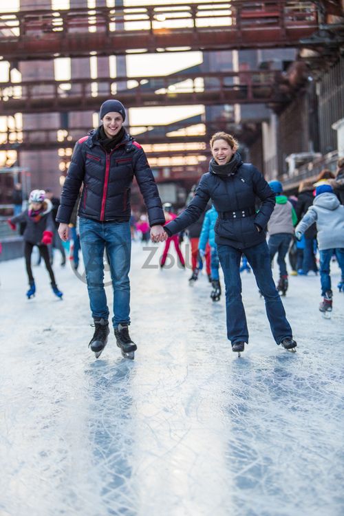 Das große Wasserbecken am ehemaligen Druckmaschinengleis [C74] auf der Kokerei Zollverein verwandelt sich im Winter in die 150 Meter lange ZOLLVEREIN® Eisbahn, die zum Freizeitvergnügen in faszinierender Atmosphäre einlädt. Allabendlich wird die Fläche mit der Installation „Monochromatic Red and Blue“ (1999) von Jonathan Speirs und Mark Major zu einem beeindruckenden Lichtkunstwerk.

Seit Dezember 2014 ist die Eisbahn um eine separate Fläche zum Eisstockschießen ergänzt.

Areal C [Kokerei], Druckmaschinengleis [C74], Kokereiallee, 45141 Essen