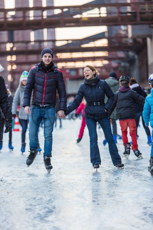 Das große Wasserbecken am ehemaligen Druckmaschinengleis auf der Kokerei Zollverein verwandelt sich im Winter in die 150 Meter lange Zollverein Eisbahn, die zum Freizeitvergnügen in faszinierender Atmosphäre einlädt. Allabendlich wird die Fläche mit der Installation „Monochromatic Red and Blue“ (1999) von Jonathan Speirs und Mark Major zu einem beeindruckenden Lichtkunstwerk.

Seit Dezember 2014 ist die Eisbahn um eine separate Fläche zum Eisstockschießen ergänzt.