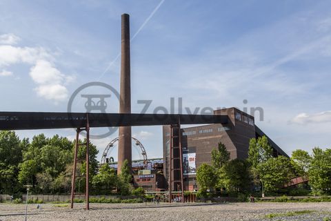 Einer der aufregendsten Orte auf dem Gelände ist die Mischanlage [C70] der Kokerei Zollverein. Umgebaut 1999, eignen sich die Räume seitdem besonders für Veranstaltungen. Früher gelangte die Kohle über Schrägbandbrücken zunächst zur Kopfstation direkt unter dem Dach der viergeschossigen Anlage. Hier wurde sie in Bunkern gelagert und zur Weiterverarbeitung vermengt. Im Erdgeschoss befindet sich die Gastronomie „café & restaurant die kokerei“. Das Gebäude kann heute im Rahmen von Führungen durch den Denkmalpfad Zollverein / Kokerei besichtigt werden und wird als Ausstellungs- und Veranstaltungshalle genutzt.

Die Mischanlage kann für Veranstaltungen angemietet werden. Kontakt: Stiftung Zollverein, Fon +49 201 246 81-355, locations@zollverein.de.

Das Sonnenrad ist ein von dem Architekten und Ausstellungsgestalter Jürg Steiner (geb. 1950) nabenlos konstruiertes Riesenrad mit 14 Gondeln. Besucher erhalten einen Überblick über das Gelände ebenso wie einen Einblick in die aufgeschnittene Koksofenbatterie 9. Das Sonnenrad entstand 1999 anlässlich der Ausstellung 