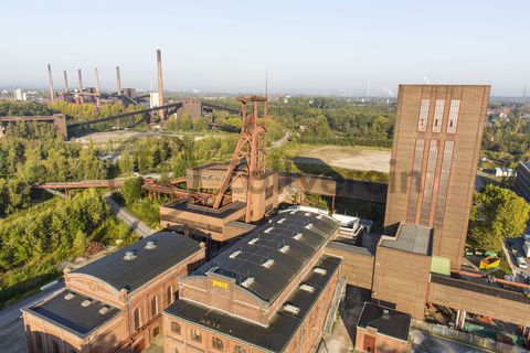 Die 1851 in Betrieb genommene Gründerschachtanlage 1/2/8 ist die älteste Schachtanlage der Zeche Zollverein. Die vorhandenen Ziegelmassivbauten stammen aus dem ersten Jahrzehnt des 20. Jahrhunderts, sämtliche Erweiterungsbauten nach 1932 wurden im architektonischen Stil der Schachtanlage Zollverein XII errichtet. Auf Schacht 1/2/8 befanden sich mit der Markenkontrolle, Kaue und Lampenstube auch die Sozialräume für die auf Schacht 1/2/8 und Schacht XII tätigen Bergleute. Nach der Stilllegung 1986 wurde die Schachtanlage 1/2/8 saniert. In der ehemaligen Maschinenhalle befindet sich heute der Kunstschacht Zollverein, in der einstigen Waschkaue die renommierte Kulturinstitution PACT Zollverein. 2000 wurde die Schachtanlage 1/2/8 in die Denkmalliste der Stadt Essen aufgenommen und gehört seit 2001 zum UNESCO-Welterbe. 

Der Förderturm und das Einstrebenfördergerüst wurden über den beiden ersten Zollverein-Schächten errichtet. 1904 und 1954 wurde die Schachtanlage modernisiert, auch die Förderanlagen wurden dabei erneuert.

Das Fördermaschinenhaus wurde 1903 erbaut und von 1956 bis 1958 erweitert. In dem Gebäude befand sich die Fördermaschine von Schacht 1/2/8. Heute gehört das Fördermaschinenhaus zum Denkmalpfad Zollverein.

Als Dreh- und Angelpunkt für zeitgenössische Tanz- und Performancekunst ist PACT Zollverein (Performing Arts Choreographisches Zentrum NRW Tanzlandschaft Ruhr) Initiator, Motor und Bühne zugleich. Wo heute internationale Künstler auftreten, wuschen sich von 1906 bis 1986 täglich Tausende von Bergleuten nach der Schicht den Kohlenstaub ab. Im Jahr 2000 wurde das denkmalgeschützte Gebäude der ehemaligen Waschkaue von dem Architekten Christoph Mäckler saniert und für die Nutzung durch den neuen Eigentümer PACT Zollverein behutsam umgebaut.

Auf dem ehemaligen Materiallagerplatz der Schachtanlage 1/2/8 wird ab 2015 ein Neubau für die Folkwang Universität der Künste für den Fachbereich Gestaltung errichtet.