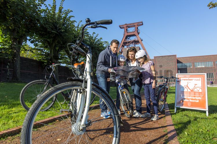 Die mehr als 20 RevierRad-Stationen im Ruhrgebiet sind Bestandteil der fahrradtouristischen Infrastruktur der Route der Industriekultur. In der Radstation auf Zollverein können ganzjährig Fahrräder ausgeliehen werden, um die Region im Sattel zu erkunden.

Areal A [Schacht XII], Schalthaus 2 [A26]