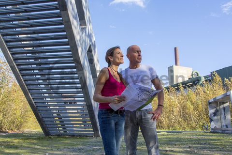 Die Industrienatur auf dem UNESCO-Welterbe Zollverein ist einzigartig und zeigt eindrucksvoll, dass große innerstädtische Brachen wichtige Lebensräume für Tiere und Pflanzen in der stark besiedelten Region des Ruhrgebiets sind. Auf dem Welterbe wurden über 540 Farn- und Blütenpflanzenarten, etwa 100 Flechtenarten, rund 60 Vogelarten, über 20 Schmetterlingsarten und 6 Amphibienarten nachgewiesen. 

Seit 2006 wird die besondere Verbindung von Natur und Industriearchitektur im Zollverein Park gepflegt und kontinuierlich weiterentwickelt. Grundlage für die Landschaftsgestaltung des Parks ist der Masterplan „Industrielandschaft Zollverein“, den 2003 die Agentur Agence Ter unter Leitung von Henri Bava erstellt hat.

Der Park ist nicht nur Lebensraum für viele Pflanzen- und Tierarten, sondern auch ein attraktives Freizeit- und Naherholungsgebiet. 2014 wurde der Zollverein Park zum beliebtesten Ziel im Emscher Landschaftspark gewählt. Früher wurde hier das taube Gestein als Abfallprodukt der Kohleförderung gelagert. Heute laden frei zugängliche Sitzgelegenheiten, Picknickplätze, Aussichtspunkte und Spielorte für Kinder zum Verweilen ein. Namhafte Künstler haben sich mit Kunstwerken und Skulpturen im Zollverein Park verewigt.

Die turmartige Aussichtsplattform der Künstlergruppe Observatorium im Zollverein Park ermöglicht neue Blickwinkel auf das Kokereigelände.

Areal C [Kokerei]