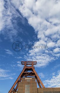 Das 55 Meter hohe Doppelbock-Fördergerüst [A1] ist das Wahrzeichen des UNESCO-Welterbe Zollverein, der Stadt Essen und des gesamten Ruhrgebiets.

Areal A [Schacht XII], Fördergerüst [A1]