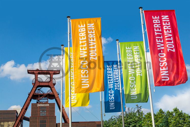 Das 55 Meter hohe Doppelbock-Fördergerüst [A1] ist das Wahrzeichen des UNESCO-Welterbe Zollverein, der Stadt Essen und des gesamten Ruhrgebiets.

Areal A [Schacht XII], Fördergerüst [A1]