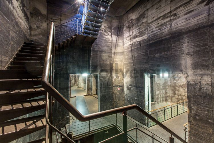 Die Mischanlage ist eins der größten Gebäude auf der Kokerei Zollverein und beeindruckt im Inneren mit spektakulären Raumsituationen. Das Gebäude ist Teil des Denkmalpfads Zollverein und kann im Rahmen von Führungen besichtigt werden. Die Mischanlage wird als Eventlocation temporär für Ausstellungen und Veranstaltungen genutzt. Zudem befindet sich dort ein Restaurant.

Die Mischanlage kann für Veranstaltungen angemietet werden. Kontakt: Stiftung Zollverein, Fon +49 201 246 81-355, locations@zollverein.de.