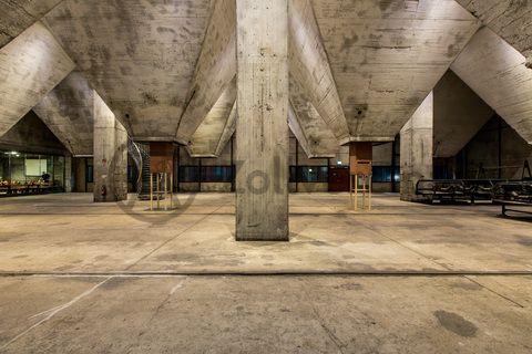 Die Mischanlage [C70] ist eins der größten Gebäude auf der Kokerei Zollverein und beeindruckt im Inneren mit spektakulären Raumsituationen. Das Gebäude ist Teil des Denkmalpfads ZOLLVEREIN® und kann im Rahmen von Führungen besichtigt werden. Die Mischanlage wird als Eventlocation temporär für Ausstellungen und Veranstaltungen genutzt. Zudem befindet sich dort das Café & Restaurant „die kokerei“.

Die Mischanlage kann für Veranstaltungen angemietet werden. Kontakt: Stiftung Zollverein, Fon +49 201 246 81-355, locations@zollverein.de.

Areal C [Kokerei], Mischanlage [C70]