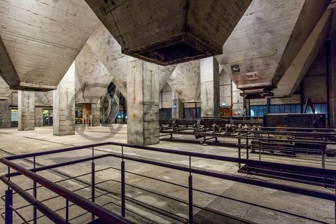 Die Mischanlage [C70] ist eins der größten Gebäude auf der Kokerei Zollverein und beeindruckt im Inneren mit spektakulären Raumsituationen. Das Gebäude ist Teil des Denkmalpfads ZOLLVEREIN® und kann im Rahmen von Führungen besichtigt werden. Die Mischanlage wird als Eventlocation temporär für Ausstellungen und Veranstaltungen genutzt. Zudem befindet sich dort das Café & Restaurant „die kokerei“.

Die Mischanlage kann für Veranstaltungen angemietet werden. Kontakt: Stiftung Zollverein, Fon +49 201 246 81-355, locations@zollverein.de.

Areal C [Kokerei], Mischanlage [C70]