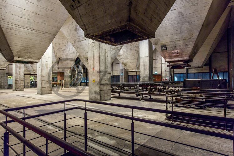 Die Mischanlage ist eins der größten Gebäude auf der Kokerei Zollverein und beeindruckt im Inneren mit spektakulären Raumsituationen. Das Gebäude ist Teil des Denkmalpfads Zollverein und kann im Rahmen von Führungen besichtigt werden. Die Mischanlage wird als Eventlocation temporär für Ausstellungen und Veranstaltungen genutzt. Zudem befindet sich dort ein Restaurant.

Die Mischanlage kann für Veranstaltungen angemietet werden. Kontakt: Stiftung Zollverein, Fon +49 201 246 81-355, locations@zollverein.de.