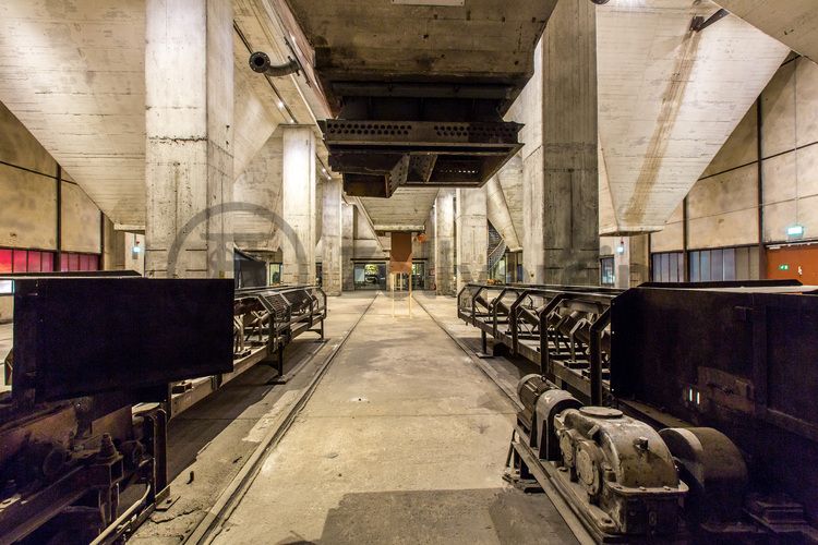 Die Mischanlage ist eins der größten Gebäude auf der Kokerei Zollverein und beeindruckt im Inneren mit spektakulären Raumsituationen. Das Gebäude ist Teil des Denkmalpfads Zollverein und kann im Rahmen von Führungen besichtigt werden. Die Mischanlage wird als Eventlocation temporär für Ausstellungen und Veranstaltungen genutzt. Zudem befindet sich dort ein Restaurant.

Die Mischanlage kann für Veranstaltungen angemietet werden. Kontakt: Stiftung Zollverein, Fon +49 201 246 81-355, locations@zollverein.de.