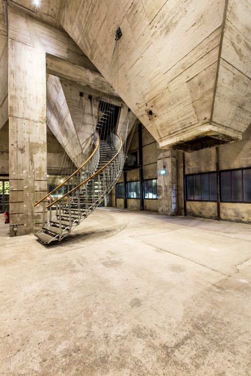 Die Mischanlage ist eins der größten Gebäude auf der Kokerei Zollverein und beeindruckt im Inneren mit spektakulären Raumsituationen. Das Gebäude ist Teil des Denkmalpfads Zollverein und kann im Rahmen von Führungen besichtigt werden. Die Mischanlage wird als Eventlocation temporär für Ausstellungen und Veranstaltungen genutzt. Zudem befindet sich dort ein Restaurant.

Die Mischanlage kann für Veranstaltungen angemietet werden. Kontakt: Stiftung Zollverein, Fon +49 201 246 81-355, locations@zollverein.de.