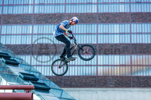 Bei dem Jungendsportfestival Ruhr Games vom 03.-06.06.2015 war das Welterbe-Areal Zollverein Hauptveranstaltungsort. Das Industriedenkmal war sowohl Standort für zwei große Bühnen als auch Austragungsort für Action-Sportarten wie Motocross und BMX sowie für Workshops und Performances.

Das größte Übertagegebäude auf Zollverein war zu Betriebszeiten eine Riesenmaschine. Bis 1986 verarbeitete die Kohlenwäsche [A14] täglich 23.000 Tonnen Rohkohle. In den Jahren 2003 bis 2006 wurde das Gebäude von Rem Koolhaas, Heinrich Böll und Hans Krabel komplett umgebaut. Heute ist die Kohlenwäsche befindet sich dort das Ruhr Museum, der Denkmalpfad ZOLLVEREIN®, das Besucherzentrum mit dem Portal der Industriekultur sowie der Erich-Brost-Pavillon als Veranstaltungslocation.

Areal A [Schacht XII], Kohlenwäsche [A14]