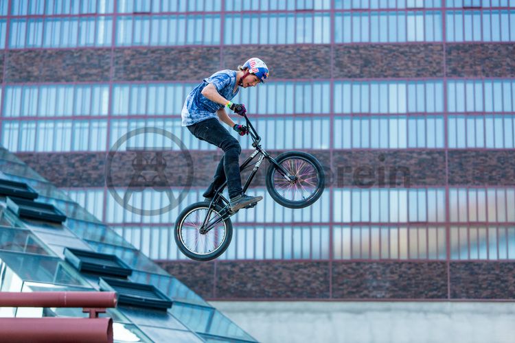 Bei dem Jungendsportfestival Ruhr Games vom 03.-06.06.2015 war das Welterbe-Areal Zollverein Hauptveranstaltungsort. Das Industriedenkmal war sowohl Standort für zwei große Bühnen als auch Austragungsort für Action-Sportarten wie Motocross und BMX sowie für Workshops und Performances.

Das größte Übertagegebäude auf Zollverein war zu Betriebszeiten eine Riesenmaschine. Bis 1986 verarbeitete die Kohlenwäsche täglich 23.000 Tonnen Rohkohle. In den Jahren 2003 bis 2006 wurde das Gebäude von Rem Koolhaas, Heinrich Böll und Hans Krabel komplett umgebaut. Heute ist die Kohlenwäsche befindet sich dort das Ruhr Museum, der Denkmalpfad Zollverein, das Besucherzentrum mit dem Portal der Industriekultur sowie der Erich-Brost-Pavillon als Veranstaltungsort.