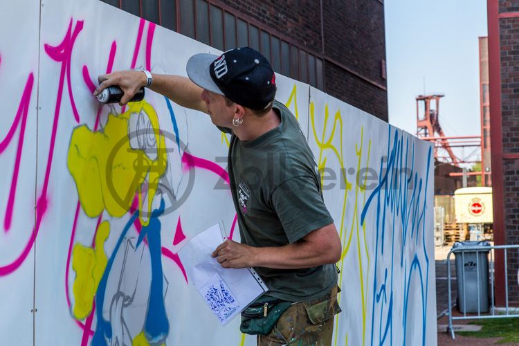 Bei dem Jungendsportfestival Ruhr Games vom 03.-06.06.2015 war das Welterbe-Areal Zollverein Hauptveranstaltungsort. Das Industriedenkmal war sowohl Standort für zwei große Bühnen als auch Austragungsort für Action-Sportarten wie Motocross und BMX sowie für Workshops und Performances.

Die Zentralschachtanlage Zollverein XII wurde 1932 in Betrieb genommen und zählte bis zu ihrer Stilllegung 1986 zu den größten und leistungsstärksten Steinkohlenzechen weltweit. Das Meisterwerk der Bergbauarchitektur, geschaffen von den Visionären Fritz Schupp und Martin Kremmer, galt von Beginn an als „schönste Zeche der Welt“. 

Areal A [Schacht XII]