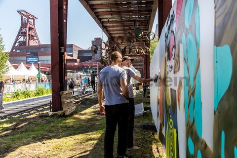 Bei dem Jungendsportfestival Ruhr Games vom 03.-06.06.2015 war das Welterbe-Areal Zollverein Hauptveranstaltungsort. Das Industriedenkmal war sowohl Standort für zwei große Bühnen als auch Austragungsort für Action-Sportarten wie Motocross und BMX sowie für Workshops und Performances.

Der Zollverein Park ein einzigartiges Beispiel für eine neue Art von Landschaft, die sich durch eine besondere Verbindung von Denkmal, Ökologie und Gartenkunst auf einer ehemaligen Industriefläche auszeichnet. Seit 2006 wird diese besondere Verbindung von Natur und Industriearchitektur auf dem UNESCO-Welterbe gepflegt.

Die Mannschaftsbrücke war von 1932 bis 1986 der einzige Verbindungsweg für Bergleute zwischen den Zollverein-Schachtanlagen 1/2/8 und XII. 

Areal A [Schacht XII]