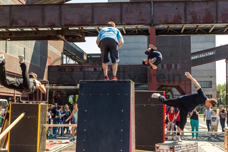 Bei dem Jungendsportfestival Ruhr Games vom 03.-06.06.2015 war das Welterbe-Areal Zollverein Hauptveranstaltungsort. Das Industriedenkmal war sowohl Standort für zwei große Bühnen als auch Austragungsort für Action-Sportarten wie Motocross und BMX sowie für Workshops und Performances.

Die Zentralschachtanlage Zollverein XII wurde 1932 in Betrieb genommen und zählte bis zu ihrer Stilllegung 1986 zu den größten und leistungsstärksten Steinkohlenzechen weltweit. Das Meisterwerk der Bergbauarchitektur, geschaffen von den Visionären Fritz Schupp und Martin Kremmer, galt von Beginn an als „schönste Zeche der Welt“. 

Areal A [Schacht XII]