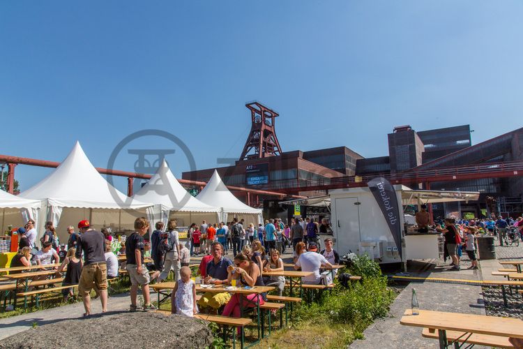 Bei dem Jungendsportfestival Ruhr Games vom 03.-06.06.2015 war das Welterbe-Areal Zollverein Hauptveranstaltungsort. Das Industriedenkmal war sowohl Standort für zwei große Bühnen als auch Austragungsort für Action-Sportarten wie Motocross und BMX sowie für Workshops und Performances.

Die Zentralschachtanlage Zollverein XII wurde 1932 in Betrieb genommen und zählte bis zu ihrer Stilllegung 1986 zu den größten und leistungsstärksten Steinkohlenzechen weltweit. Das Meisterwerk der Bergbauarchitektur, geschaffen von den Visionären Fritz Schupp und Martin Kremmer, galt von Beginn an als „schönste Zeche der Welt“.