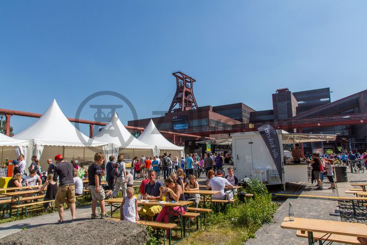 Bei dem Jungendsportfestival Ruhr Games vom 03.-06.06.2015 war das Welterbe-Areal Zollverein Hauptveranstaltungsort. Das Industriedenkmal war sowohl Standort für zwei große Bühnen als auch Austragungsort für Action-Sportarten wie Motocross und BMX sowie für Workshops und Performances.

Die Zentralschachtanlage Zollverein XII wurde 1932 in Betrieb genommen und zählte bis zu ihrer Stilllegung 1986 zu den größten und leistungsstärksten Steinkohlenzechen weltweit. Das Meisterwerk der Bergbauarchitektur, geschaffen von den Visionären Fritz Schupp und Martin Kremmer, galt von Beginn an als „schönste Zeche der Welt“. 

Areal A [Schacht XII]