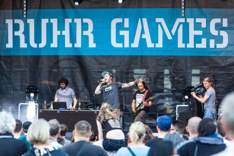 Bei dem Jungendsportfestival Ruhr Games vom 03.-06.06.2015 war das Welterbe-Areal Zollverein Hauptveranstaltungsort. Das Industriedenkmal war sowohl Standort für zwei große Bühnen als auch Austragungsort für Action-Sportarten wie Motocross und BMX sowie für Workshops und Performances.

Die Zentralschachtanlage Zollverein XII wurde 1932 in Betrieb genommen und zählte bis zu ihrer Stilllegung 1986 zu den größten und leistungsstärksten Steinkohlenzechen weltweit. Das Meisterwerk der Bergbauarchitektur, geschaffen von den Visionären Fritz Schupp und Martin Kremmer, galt von Beginn an als „schönste Zeche der Welt“. 

Areal A [Schacht XII]