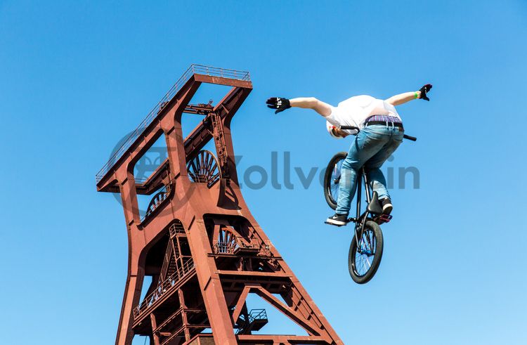 Bei dem Jungendsportfestival Ruhr Games vom 03.-06.06.2015 war das Welterbe-Areal Zollverein Hauptveranstaltungsort. Das Industriedenkmal war sowohl Standort für zwei große Bühnen als auch Austragungsort für Action-Sportarten wie Motocross und BMX sowie für Workshops und Performances.

Das 55 Meter hohe Doppelbock-Fördergerüst ist das Wahrzeichen des UNESCO-Welterbe Zollverein, der Stadt Essen und des gesamten Ruhrgebiets.
