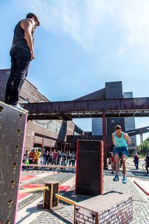 Bei dem Jungendsportfestival Ruhr Games vom 03.-06.06.2015 war das Welterbe-Areal Zollverein Hauptveranstaltungsort. Das Industriedenkmal war sowohl Standort für zwei große Bühnen als auch Austragungsort für Action-Sportarten wie Motocross und BMX sowie für Workshops und Performances.

Die Zentralschachtanlage Zollverein XII wurde 1932 in Betrieb genommen und zählte bis zu ihrer Stilllegung 1986 zu den größten und leistungsstärksten Steinkohlenzechen weltweit. Das Meisterwerk der Bergbauarchitektur, geschaffen von den Visionären Fritz Schupp und Martin Kremmer, galt von Beginn an als „schönste Zeche der Welt“. 

Areal A [Schacht XII]