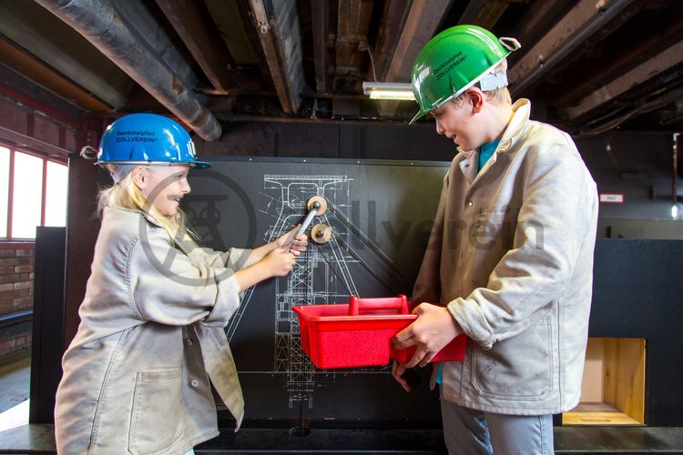 Bis zu 155.000 Besucher nehmen jährlich an einer Führung durch den Denkmalpfad ZOLLVEREIN®  teil, den im Originalzustand erhaltenen Übertageanlagen der Zeche und Kokerei Zollverein.

Der Wagenumlauf [A18] ist heute Teil des Denkmalpfads ZOLLVEREIN® und führt von der Wipperhalle zur Schachthalle.

Areal A [Schacht XII], Wagenumlauf [A18]