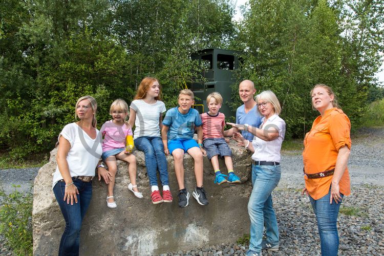 Bis zu 155.000 Besucher nehmen jährlich an einer Führung durch den Denkmalpfad ZOLLVEREIN®  teil, den im Originalzustand erhaltenen Übertageanlagen der Zeche und Kokerei Zollverein.

Der Zollverein Park ein einzigartiges Beispiel für eine neue Art von Landschaft, die sich durch eine besondere Verbindung von Denkmal, Ökologie und Gartenkunst auf einer ehemaligen Industriefläche auszeichnet. Seit 2006 wird diese besondere Verbindung von Natur und Industriearchitektur auf dem UNESCO-Welterbe gepflegt.

Areal C [Kokerei]