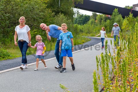 Der Zollverein Park ein einzigartiges Beispiel für eine neue Art von Landschaft, die sich durch eine besondere Verbindung von Denkmal, Ökologie und Gartenkunst auf einer ehemaligen Industriefläche auszeichnet. Seit 2006 wird diese besondere Verbindung von Natur und Industriearchitektur auf dem UNESCO-Welterbe gepflegt.

Areal C [Kokerei]