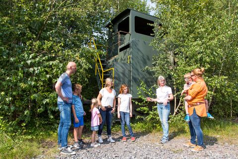 Bis zu 155.000 Besucher nehmen jährlich an einer Führung durch den Denkmalpfad ZOLLVEREIN®  teil, den im Originalzustand erhaltenen Übertageanlagen der Zeche und Kokerei Zollverein.

Der Zollverein Park ein einzigartiges Beispiel für eine neue Art von Landschaft, die sich durch eine besondere Verbindung von Denkmal, Ökologie und Gartenkunst auf einer ehemaligen Industriefläche auszeichnet. Seit 2006 wird diese besondere Verbindung von Natur und Industriearchitektur auf dem UNESCO-Welterbe gepflegt.

Areal C [Kokerei]