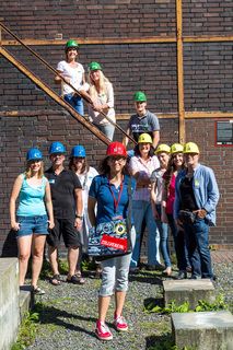 Bis zu 155.000 Besucher nehmen jährlich an einer Führung durch den Denkmalpfad ZOLLVEREIN®  teil, den im Originalzustand erhaltenen Übertageanlagen der Zeche und Kokerei Zollverein.

Der Zollverein Park ein einzigartiges Beispiel für eine neue Art von Landschaft, die sich durch eine besondere Verbindung von Denkmal, Ökologie und Gartenkunst auf einer ehemaligen Industriefläche auszeichnet. Seit 2006 wird diese besondere Verbindung von Natur und Industriearchitektur auf dem UNESCO-Welterbe gepflegt.

Areal A [Schacht XII]