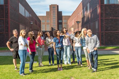 Bis zu 155.000 Besucher nehmen jährlich an einer Führung durch den Denkmalpfad ZOLLVEREIN®  teil, den im Originalzustand erhaltenen Übertageanlagen der Zeche und Kokerei Zollverein.

Die ehemalige Zentralwerkstatt, Halle 5 [A5], wird seit 1992 als Veranstaltungs-, Ausstellungs- und Konzerthalle genutzt.

Die ehemalige Elektrowerkstatt, Halle 6, [A6] ist heute Veranstaltungshalle und beherbergt die Büroräume einer Kreativagentur.

Die Hallen 5 und 6 können für Veranstaltungen angemietet werden. Kontakt: Stiftung Zollverein, Fon +49 201 246 81-355, locations@zollverein.de.

Das Kesselhaus [A7] von Zollverein Schacht XII erzeugte von 1932 bis 1977 Dampf für die Kompressoren. Seit dem Umbau unter Leitung des Star-Architekten Norman Foster (1993-1996) ist das Kesselhaus Sitz des Design Zentrums Nordrhein Westfalen und des Red Dot Design Museums mit der weltweit größte Ausstellung zeitgenössischen Designs.

Zwischen dem Haupteingang zur Schachtanlage Zollverein XII und dem Doppelbock-Fördergerüst liegt der Ehrenhof mit Rasenkarrée und Rundweg.

Areal A [Schacht XII], Halle 5 [A5],  Halle 6 [A6] und Kesselhaus [A7]