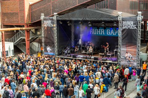 Bei dem Jungendsportfestival Ruhr Games vom 03.-06.06.2015 war das Welterbe-Areal Zollverein Hauptveranstaltungsort. Das Industriedenkmal war sowohl Standort für zwei große Bühnen als auch Austragungsort für Action-Sportarten wie Motocross und BMX sowie für Workshops und Performances.

 Wo heute auf dem Gleisboulevard viele Veranstaltungen stattfinden, reihten sich zu Betriebszeiten der Zeche Zollverein die Kohlewaggons aneinander.

Areal A [Schacht XII]