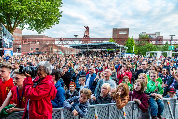 Bei dem Jungendsportfestival Ruhr Games vom 03.-06.06.2015 war das Welterbe-Areal Zollverein Hauptveranstaltungsort. Das Industriedenkmal war sowohl Standort für zwei große Bühnen als auch Austragungsort für Action-Sportarten wie Motocross und BMX sowie für Workshops und Performances.

Die Zentralschachtanlage Zollverein XII wurde 1932 in Betrieb genommen und zählte bis zu ihrer Stilllegung 1986 zu den größten und leistungsstärksten Steinkohlenzechen weltweit. Das Meisterwerk der Bergbauarchitektur, geschaffen von den Visionären Fritz Schupp und Martin Kremmer, galt von Beginn an als „schönste Zeche der Welt“. 

Areal A [Schacht XII]