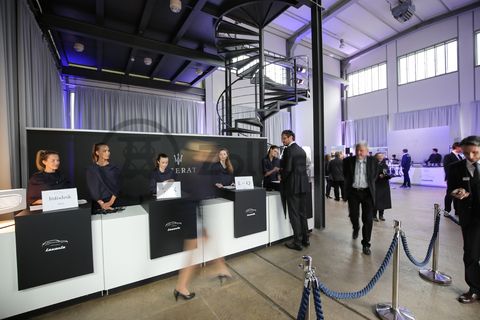 Die ehemalige Elektrowerkstatt, Halle 6, [A6] ist heute Veranstaltungshalle und beherbergt die Büroräume einer Kreativagentur.

Die Halle 6 kann für Veranstaltungen angemietet werden. Kontakt: Stiftung Zollverein, Fon +49 201 246 81-355, locations@zollverein.de.

Areal A [Schacht XII], Halle 6 [A6]