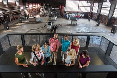 Bis zu 155.000 Besucher nehmen jährlich an einer Führung durch den Denkmalpfad ZOLLVEREIN®  teil, den im Originalzustand erhaltenen Übertageanlagen der Zeche und Kokerei Zollverein.

Der Wagenumlauf [A18] ist heute Teil des Denkmalpfads ZOLLVEREIN® und führt von der Wipperhalle zur Schachthalle.

Areal A [Schacht XII], Wagenumlauf [A18]