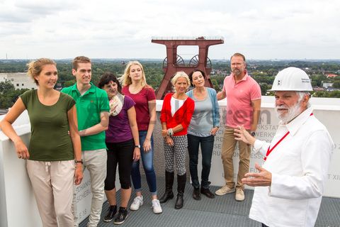 Bis zu 155.000 Besucher nehmen jährlich an einer Führung durch den Denkmalpfad ZOLLVEREIN®  teil, den im Originalzustand erhaltenen Übertageanlagen der Zeche und Kokerei Zollverein.

Das größte Übertagegebäude auf Zollverein war zu Betriebszeiten eine Riesenmaschine. Bis 1986 verarbeitete die Kohlenwäsche [A14] täglich 23.000 Tonnen Rohkohle. In den Jahren 2003 bis 2006 wurde das Gebäude von Rem Koolhaas, Heinrich Böll und Hans Krabel komplett umgebaut. Heute ist die Kohlenwäsche befindet sich dort das Ruhr Museum, der Denkmalpfad ZOLLVEREIN®, das Besucherzentrum mit dem Portal der Industriekultur sowie der Erich-Brost-Pavillon als Veranstaltungslocation.

Areal A [Schacht XII], Kohlenwäsche [A14] 

Das 55 Meter hohe Doppelbock-Fördergerüst [A1] ist das Wahrzeichen des UNESCO-Welterbe Zollverein, der Stadt Essen und des gesamten Ruhrgebiets.

Areal A [Schacht XII], Fördergerüst [A1]