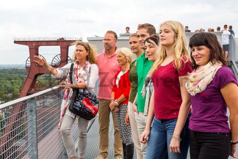 Bis zu 155.000 Besucher nehmen jährlich an einer Führung durch den Denkmalpfad ZOLLVEREIN®  teil, den im Originalzustand erhaltenen Übertageanlagen der Zeche und Kokerei Zollverein.

Das größte Übertagegebäude auf Zollverein war zu Betriebszeiten eine Riesenmaschine. Bis 1986 verarbeitete die Kohlenwäsche [A14] täglich 23.000 Tonnen Rohkohle. In den Jahren 2003 bis 2006 wurde das Gebäude von Rem Koolhaas, Heinrich Böll und Hans Krabel komplett umgebaut. Heute ist die Kohlenwäsche befindet sich dort das Ruhr Museum, der Denkmalpfad ZOLLVEREIN®, das Besucherzentrum mit dem Portal der Industriekultur sowie der Erich-Brost-Pavillon als Veranstaltungslocation.

Areal A [Schacht XII], Kohlenwäsche [A14] 

Das 55 Meter hohe Doppelbock-Fördergerüst [A1] ist das Wahrzeichen des UNESCO-Welterbe Zollverein, der Stadt Essen und des gesamten Ruhrgebiets.

Areal A [Schacht XII], Fördergerüst [A1]