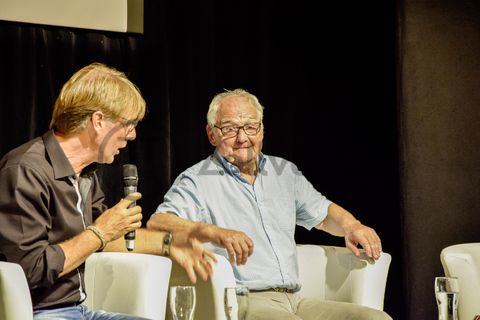 Der aus dem ARD-Morgenmagazin bekannte TV-Moderator Peter Großmann empfängt zu seiner Talkrunde #halbzwölf immer sonntags auf Zollverein Fußballlegenden, Komiker, Kabarettisten und Musiker. 

Bis in die 1960er Jahre sortierten Bergleute in der Lesebandhalle [A12] die großen Gesteinsstücke von Hand aus der Rohkohle heraus, heute ist die Halle 12 Eventlocation und Foyer für Messen, Kongresse und Konzerte.

Die Halle 12 kann für Veranstaltungen angemietet werden. Kontakt: Stiftung Zollverein, Fon +49 201 246 81-355, locations@zollverein.de.

Areal A [Schacht XII], Halle 12 [A12]