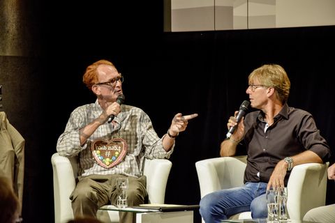 Der aus dem ARD-Morgenmagazin bekannte TV-Moderator Peter Großmann empfängt zu seiner Talkrunde #halbzwölf immer sonntags auf Zollverein Fußballlegenden, Komiker, Kabarettisten und Musiker. 

Bis in die 1960er Jahre sortierten Bergleute in der Lesebandhalle [A12] die großen Gesteinsstücke von Hand aus der Rohkohle heraus, heute ist die Halle 12 Eventlocation und Foyer für Messen, Kongresse und Konzerte.

Die Halle 12 kann für Veranstaltungen angemietet werden. Kontakt: Stiftung Zollverein, Fon +49 201 246 81-355, locations@zollverein.de.

Areal A [Schacht XII], Halle 12 [A12]